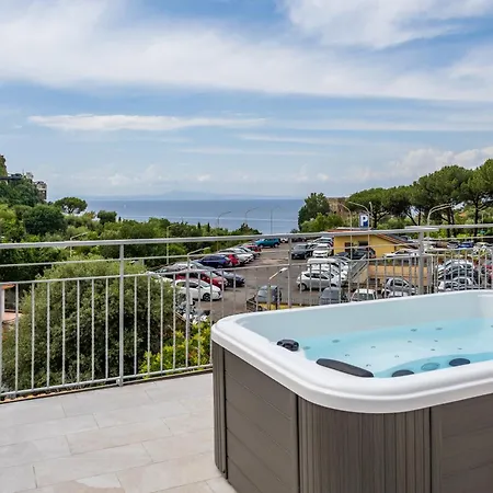 Appartement Futura Funky House - De Vivo Realty *